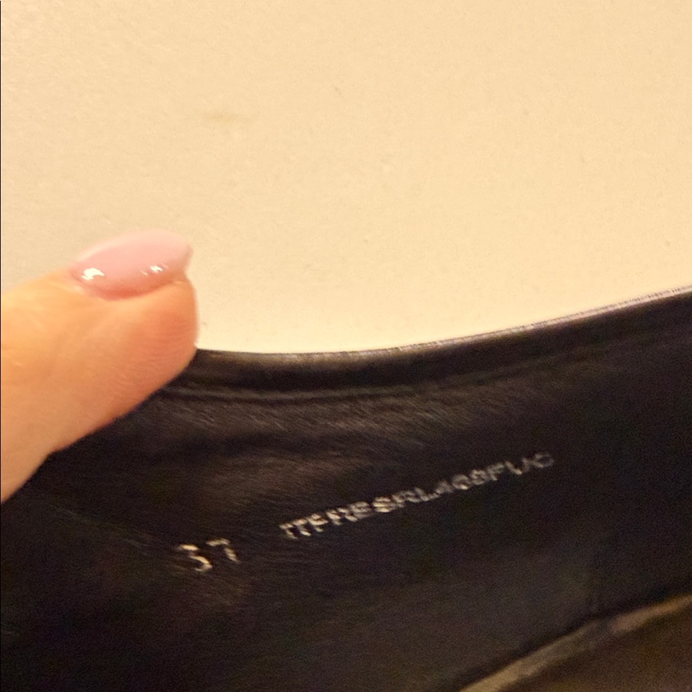 Burberry Black and White Sneakers - Picture 7 of 9